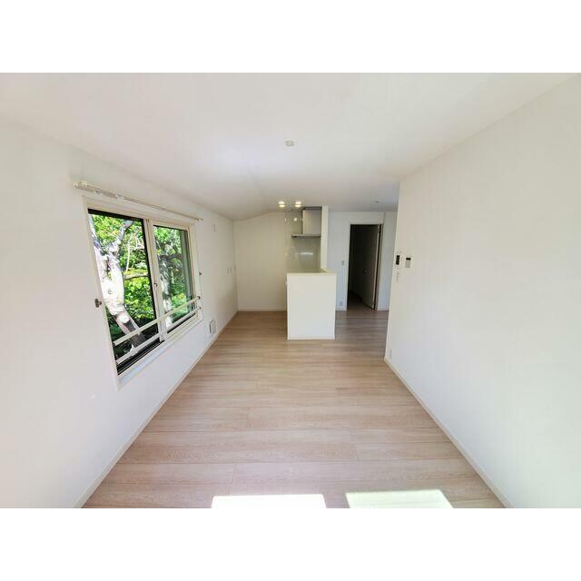 物件内観写真2　(12.0帖のきれいなLDK。)