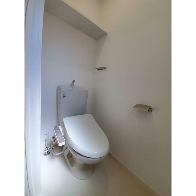 物件内観写真5　(温水洗浄便座。)