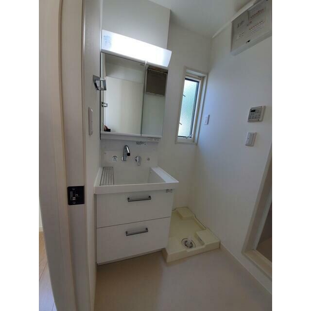 物件内観写真6　(嬉しい独立洗面台付き。)