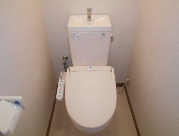 物件内観写真5　(温水洗浄便座。)