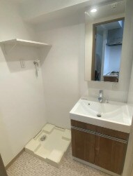 物件内観写真6　(嬉しい独立洗面台付き。)