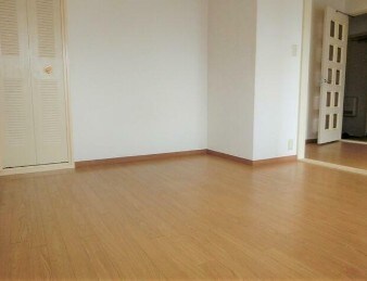 物件内観写真8　(きれいなフローリング。)