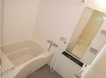 物件内観写真4　(浴室乾燥機付きバス。)