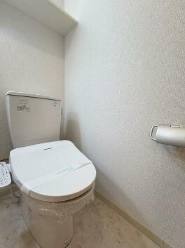 物件内観写真5　(温水洗浄便座。)