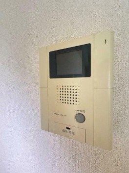 物件内観写真7　(モニター付きインターホンで防犯面も安心です！)