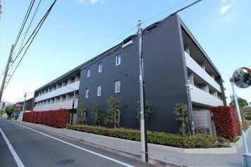 物件外観写真1　(鉄筋コンクリート造のがっちりとした建物。)