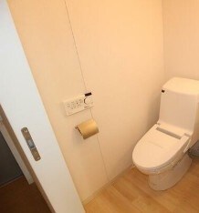 物件内観写真5　(温水洗浄便座。)