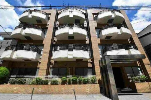 外観(鉄骨鉄筋コンクリート造のがっちりとした造り。)