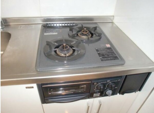 キッチン(2口コンロのシステムキッチン。)