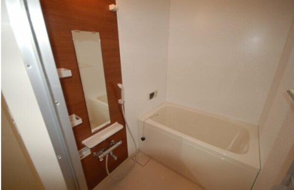 浴室(追い焚き機能付きバス。)