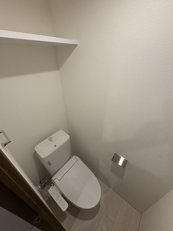 物件内観写真5　(温水洗浄便座。)