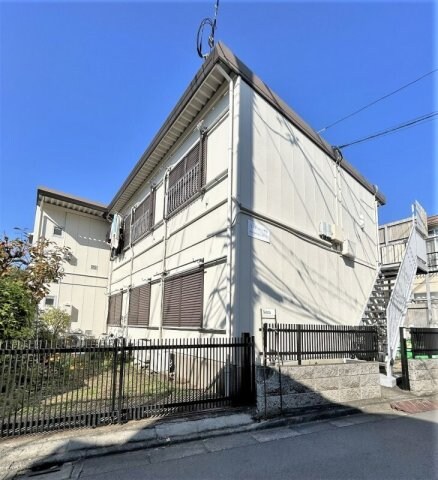 物件外観写真1　(落ち着いた雰囲気。)