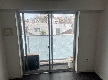 物件内観写真2　(6.0帖のきれいな洋室。)