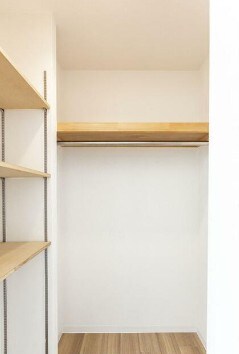 物件内観写真8　(ウォークインクローゼット完備。)