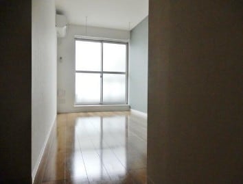 物件内観写真2　(6.1帖のきれいな洋室。)