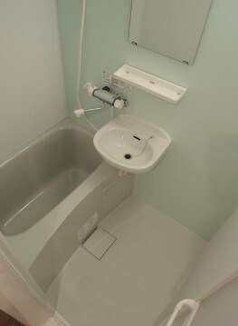 物件内観写真4　(浴室乾燥機付きバス。)