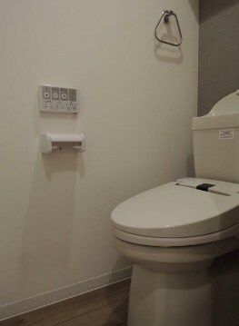 物件内観写真5　(温水洗浄便座。)