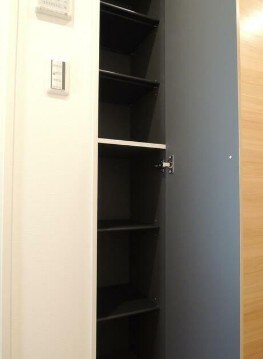 物件内観写真9　(シューズボックス完備。)