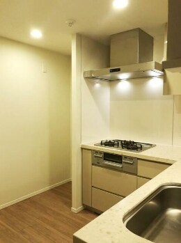 物件内観写真3　(システムキッチン。)