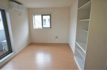 物件内観写真2　(9.8帖のきれいなLDK。)