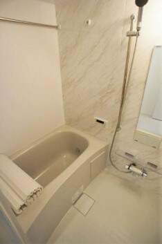 物件内観写真4　(追い焚き機能、浴室乾燥機付きバス。)