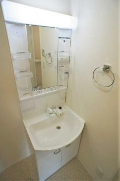 物件内観写真6　(嬉しい独立洗面台付き。)