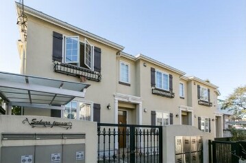 物件外観写真1　(綺麗な外観。)