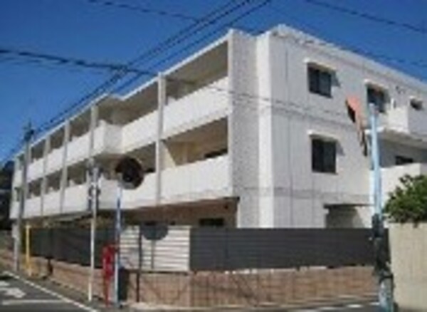 外観(鉄筋コンクリート造のがっちりとした建物。)