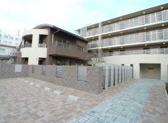 物件外観写真1　(落ち着いた雰囲気。)