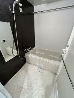 物件内観写真5　(浴室乾燥機付きバス。)