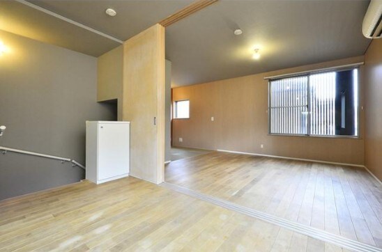 物件内観写真2　(明るい洋室！)