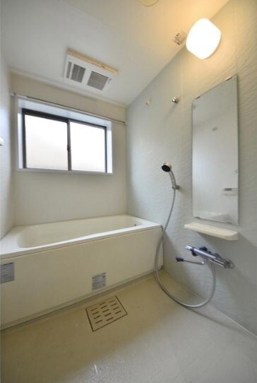 物件内観写真4　(浴室乾燥機付きバス。)