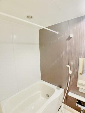 物件内観写真5　(追い焚き機能付きバス。)