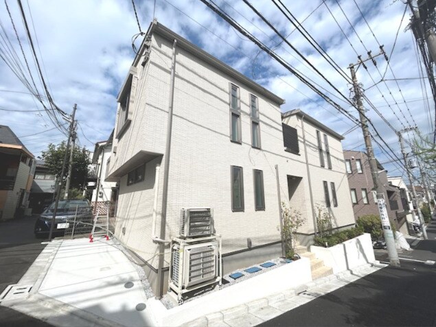 物件外観写真1　(落ち着いた雰囲気。)