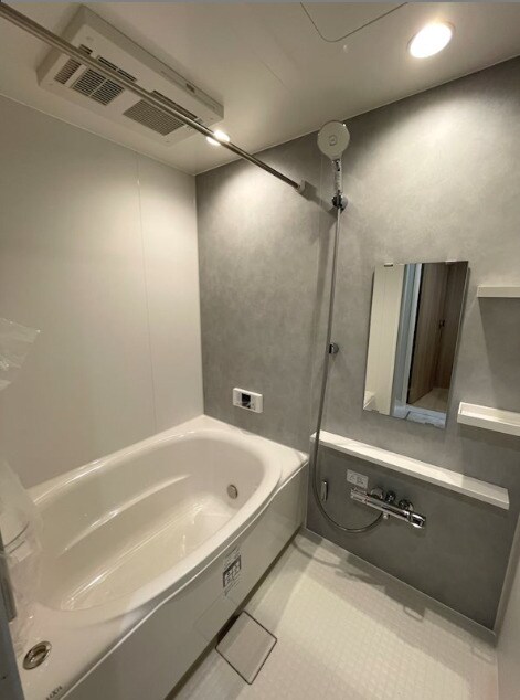 物件内観写真4　(浴室乾燥機付きバス。)