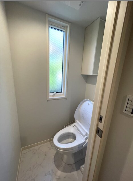 物件内観写真5　(温水洗浄便座。)