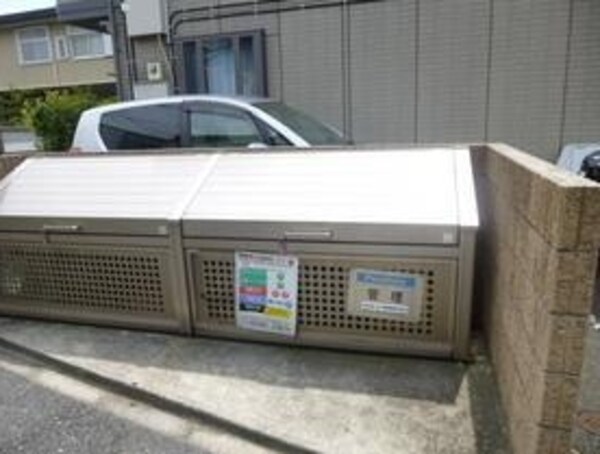 建物設備(敷地内ごみ置き場。)