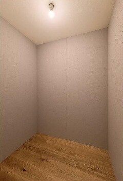 物件内観写真9　(大型収納。)