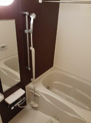 物件内観写真4　(追い焚き機能、浴室乾燥機付きバス。)