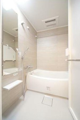 物件内観写真4　(浴室乾燥機付きバス。)