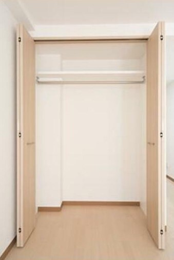 物件内観写真7　(クローゼット完備。)