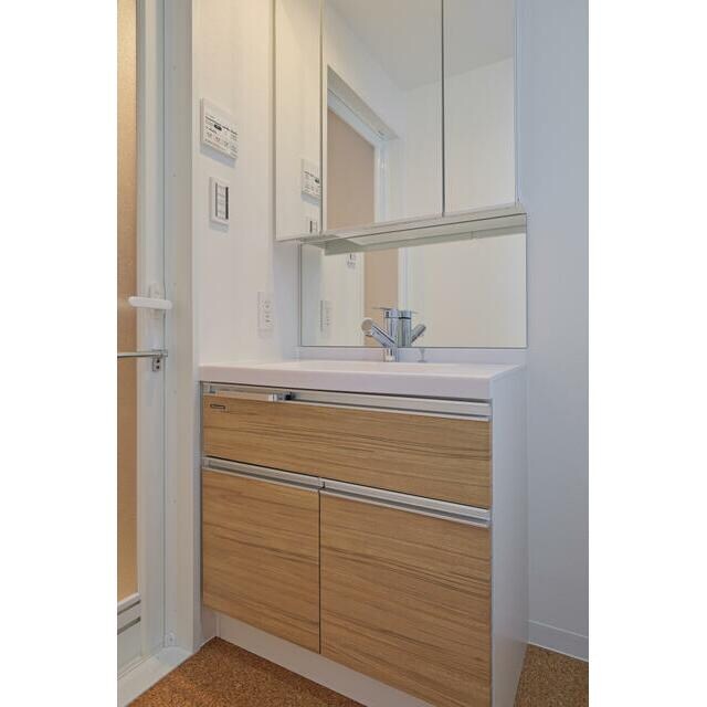 物件内観写真6　(嬉しい独立洗面台付き。)