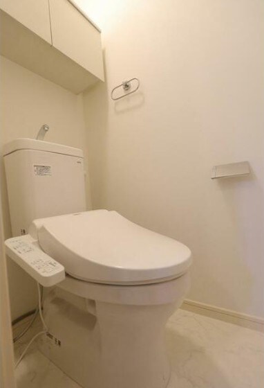 物件内観写真5　(温水洗浄便座。)