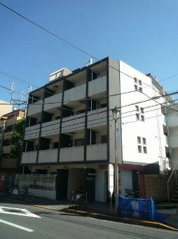 物件外観写真1　(鉄筋コンクリート造のがっちりとした建物。)