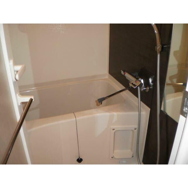 物件内観写真5　(浴室乾燥機付きバス。)