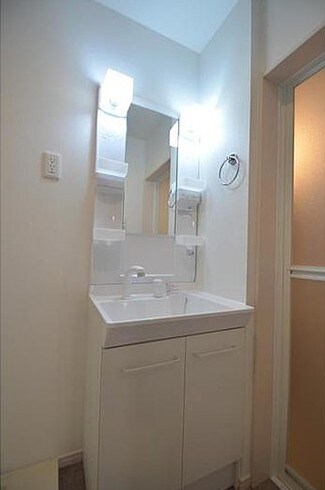 物件内観写真7　(嬉しい独立洗面台付き。)