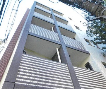 物件外観写真1　(鉄筋コンクリート造のがっちりとした建物。)