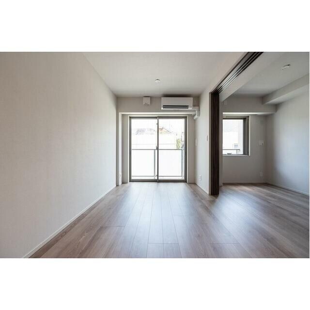 物件内観写真3　(10.1帖のきれいなLDK。)