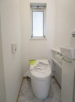 物件内観写真5　(タンクレストイレ！)