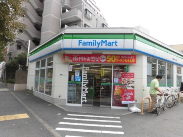 周辺環境(ファミリーマート 中野鷺宮一丁目店 125m)